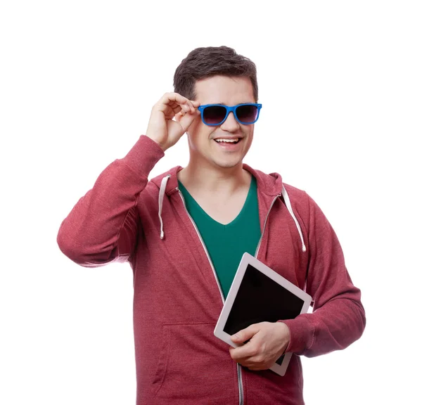 Étudiant souriant dans des lunettes de soleil avec tablette — Photo