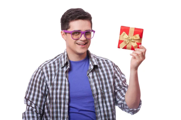 Ein Mann mit Geschenkbox, weißer Hintergrund. — Stockfoto