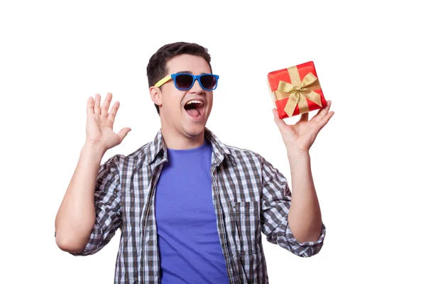 Un homme avec boîte cadeau, fond blanc . — Photo