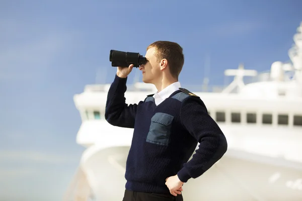 Boatswain near the boat — Stock Photo, Image