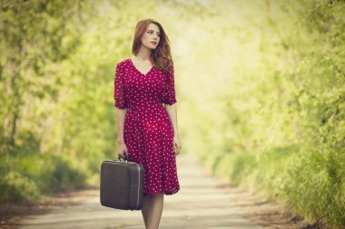 bavul ağaç 's alley, Kızıl saçlı kız.