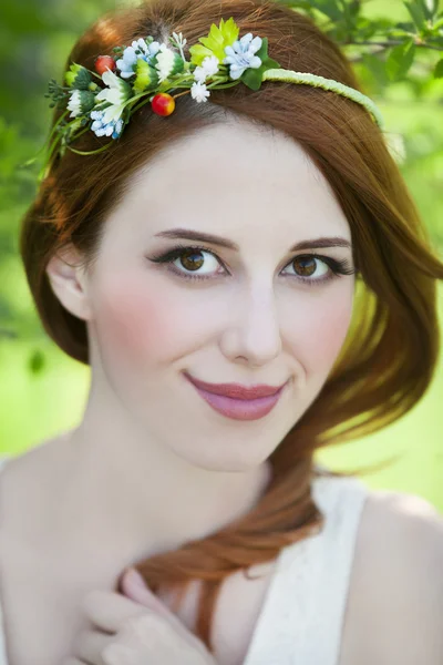 Redhead girl at green grass at village outdoor. — Stock Photo, Image