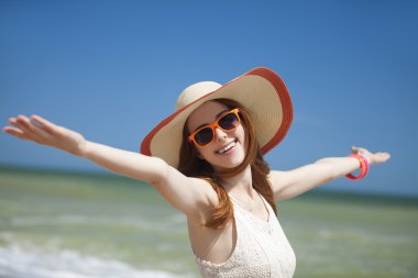 beack bahar zaman Kızıl saçlı kız