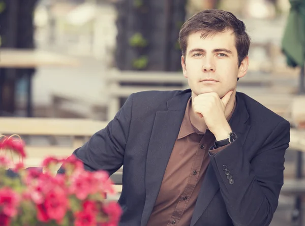 Style man sitting in the cafe — Stock Photo, Image