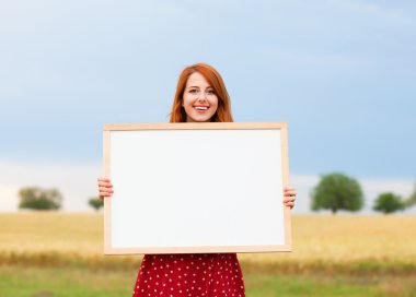 blackboard buğday alan, Kızıl saçlı kız