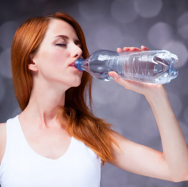 Sport woman drinking water. — Stock Photo, Image