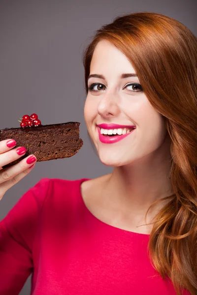 Donne rosse con torta di bacche — Foto Stock