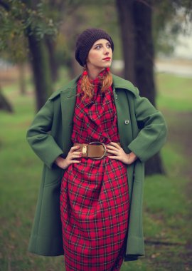 tarzı Kızıl saçlı kız güzel sonbahar açık