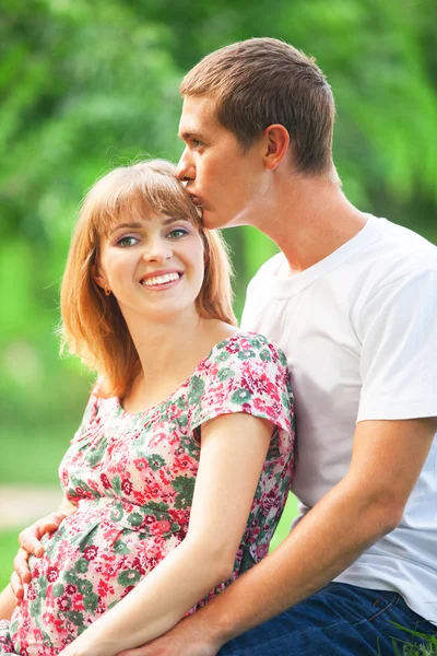 夫と妊娠中の女性 — ストック写真