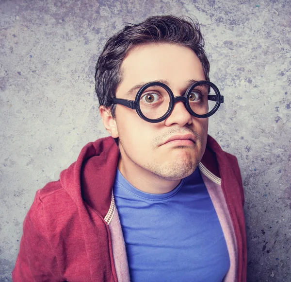 Mann mit Brille überrascht. — Stockfoto