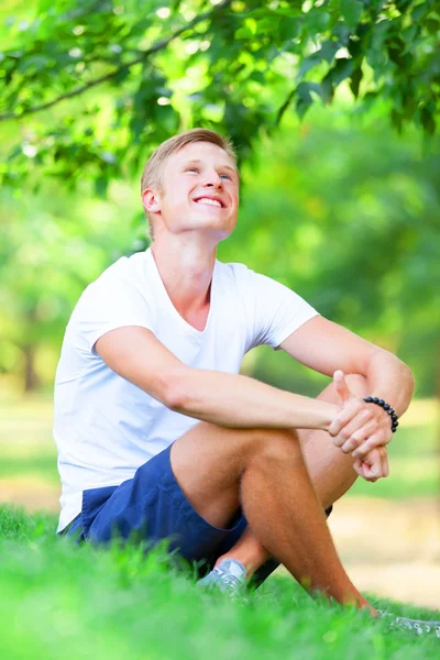 Teen boy in the park — Stock Photo, Image
