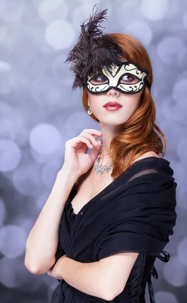 Mode Frauen mit Maske. — Stockfoto