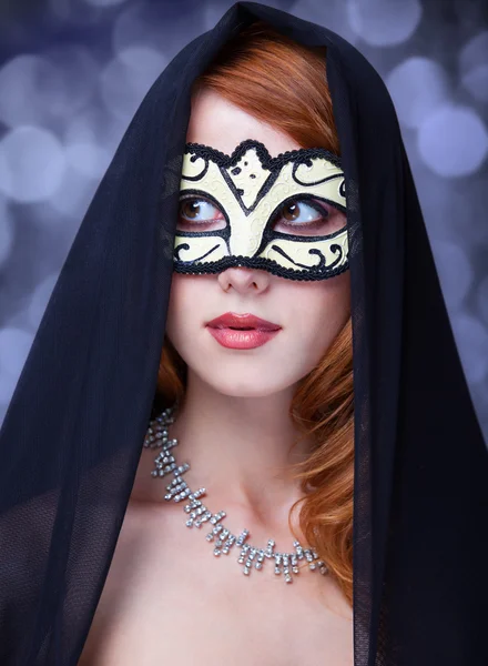 マスクのファッションの女性. — ストック写真