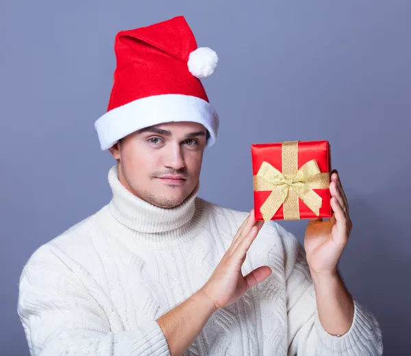 Guy with present and hat — Stock Photo, Image