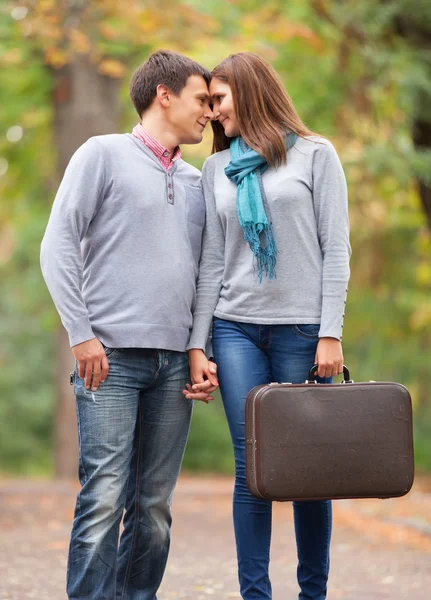 Couple kissing outdoor in the park — Stock Photo, Image