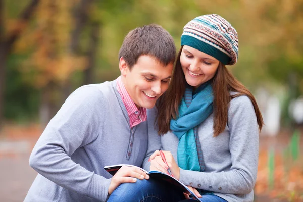 Teen couple at autumn park — Stock Photo, Image