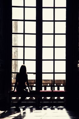 Kızıl saçlı kız vintage pencere Versailles yakınındaki