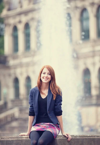 Portret dziewczyny piękne redhead w Dreźnie — Zdjęcie stockowe