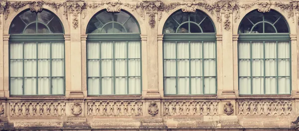 Ventanas en palacio en Dresde —  Fotos de Stock