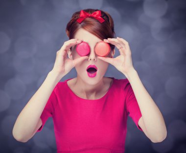 macaron St Sevgililer günü için olan Kızıl saçlı kız.