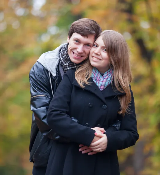 Couple at outdoor in the park — Stock Photo, Image