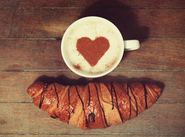 Cup of coffee with french croissant — Stock Photo, Image