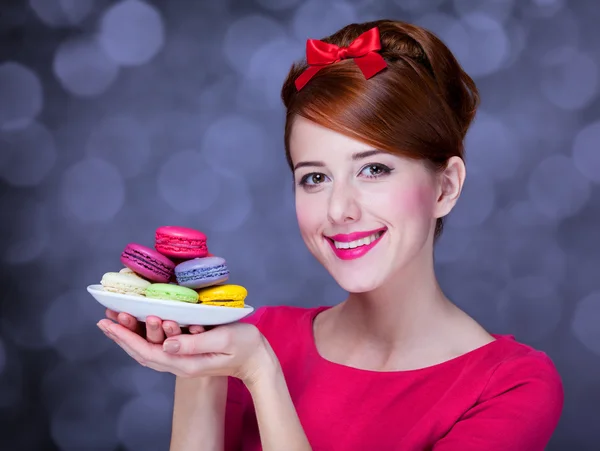 Redhead girl with macaron for St. Valentine Day. — Stock Photo, Image