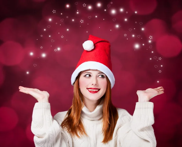 Ragazza rossa in cappello di Natale — Foto Stock