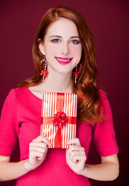 Woman portrait hold christmas gift — Stock Photo, Image