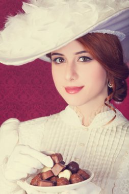 şeker ile güzel kızıl saçlı kadın.