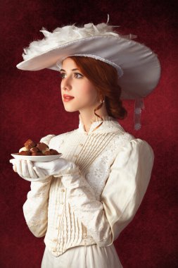 şeker ile güzel kızıl saçlı kadın.