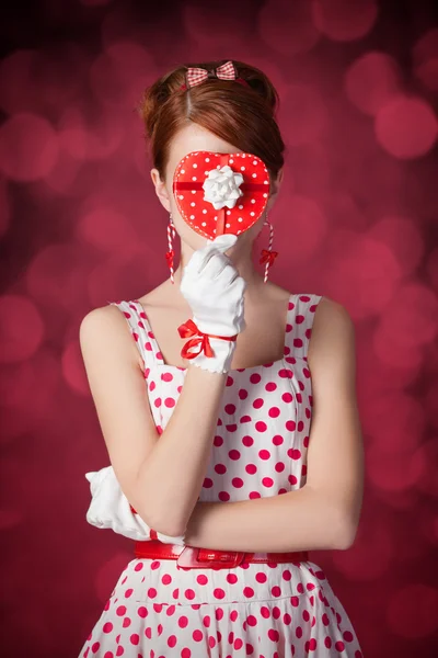 Belle donne rosse con regalo . — Foto Stock