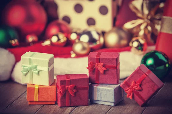 Kleine geschenken met Kerstmis — Stockfoto