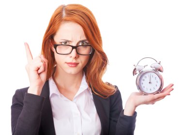 Kızıl saçlı kız ile masa saati