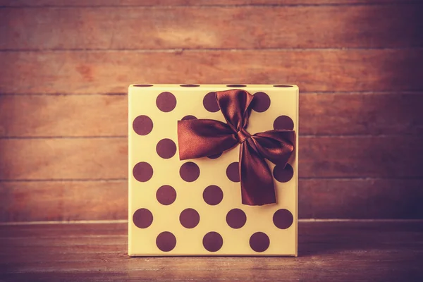 Retro gift on wooden table. — Stock Photo, Image