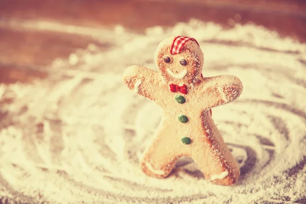 Soubor cookie muži na dřevěný stůl. — Stock fotografie