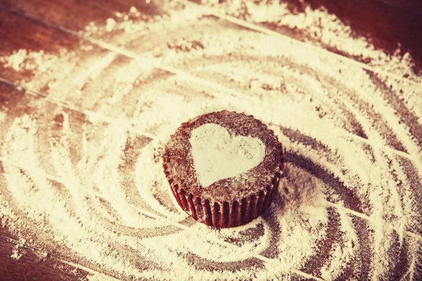 Gâteau avec coeur . — Photo