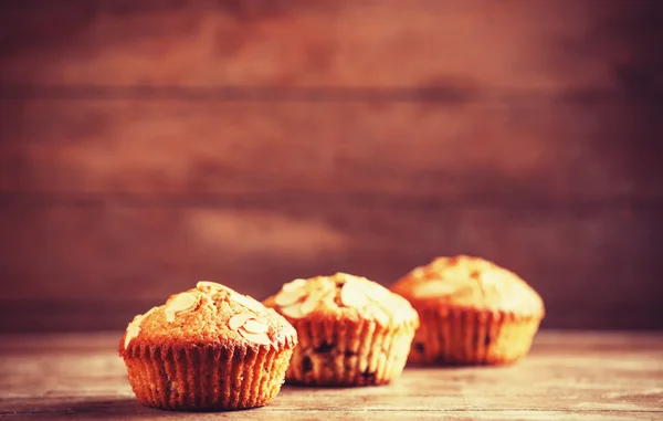 Muffins på träbord. — Stockfoto