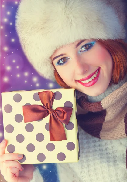 Beautiful redhead women with gift. — Stock Photo, Image