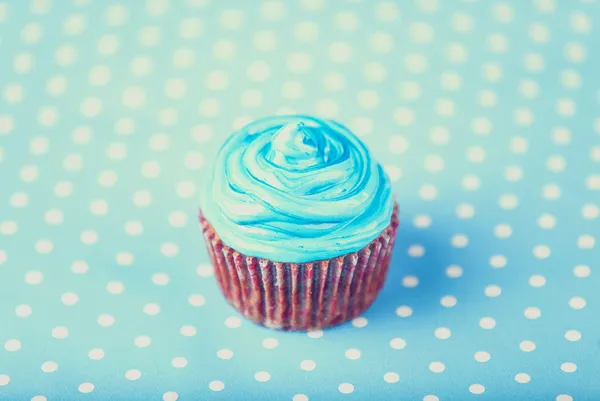 Bolo de creme e presentes . — Fotografia de Stock