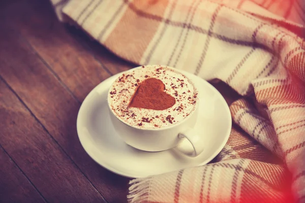 Kopp med kaffe och halsduk. — Stockfoto