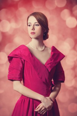 güzel kızıl saçlı kadın.