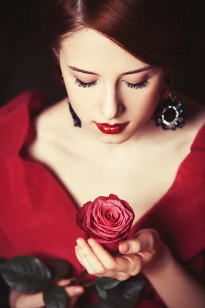 Beautiful redhead women with rose. — Stock Photo, Image