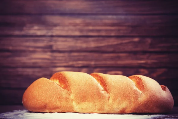 Pyszny chleb na stół z drewna — Zdjęcie stockowe