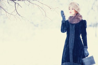 güzel kızıl saçlı kadınlar çanta