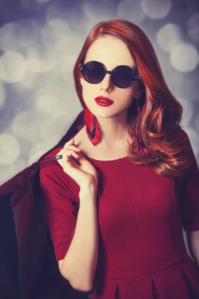 Belle donne rosse con shopping bag — Foto Stock