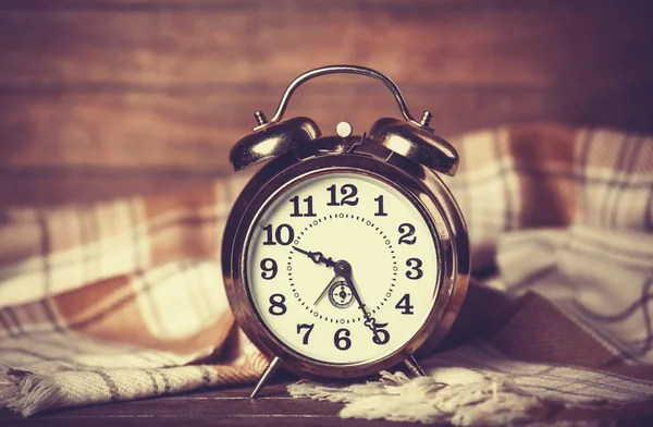 Alarm clock and scarf. — Stock Photo, Image