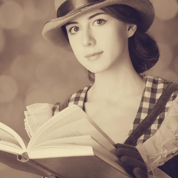 Hermosas mujeres con libro . — Foto de Stock