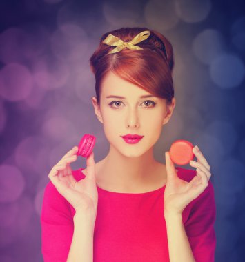 macaron St Sevgililer günü için olan Kızıl saçlı kız.
