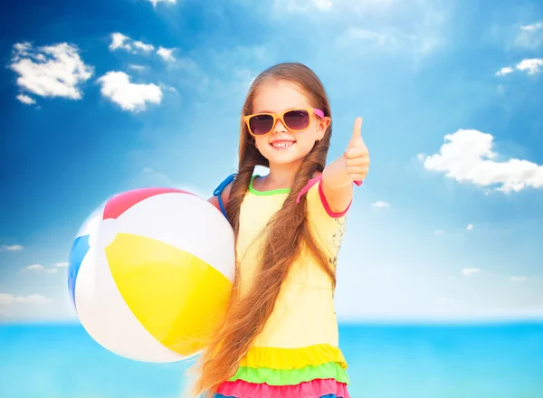 Little girl playing on beach with ball. — Stock Photo, Image
